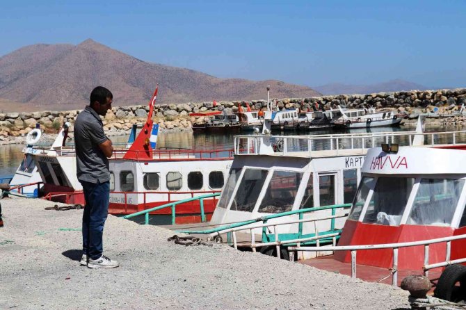 Başkan Süer’den Tekneleri Karaya Oturan Balıkçılara Ziyaret