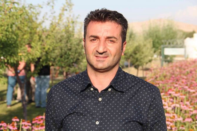 Van Gölü Kıyısında Tıbbi Bitkilerin Hasadı Yapıldı