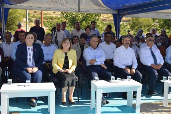 Kadınların Yöresel Ürün Pazarı Açıldı