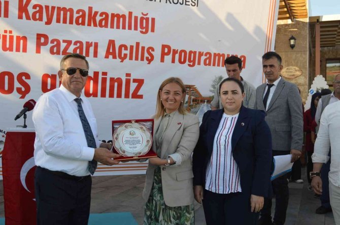 Kadınların Yöresel Ürün Pazarı Açıldı