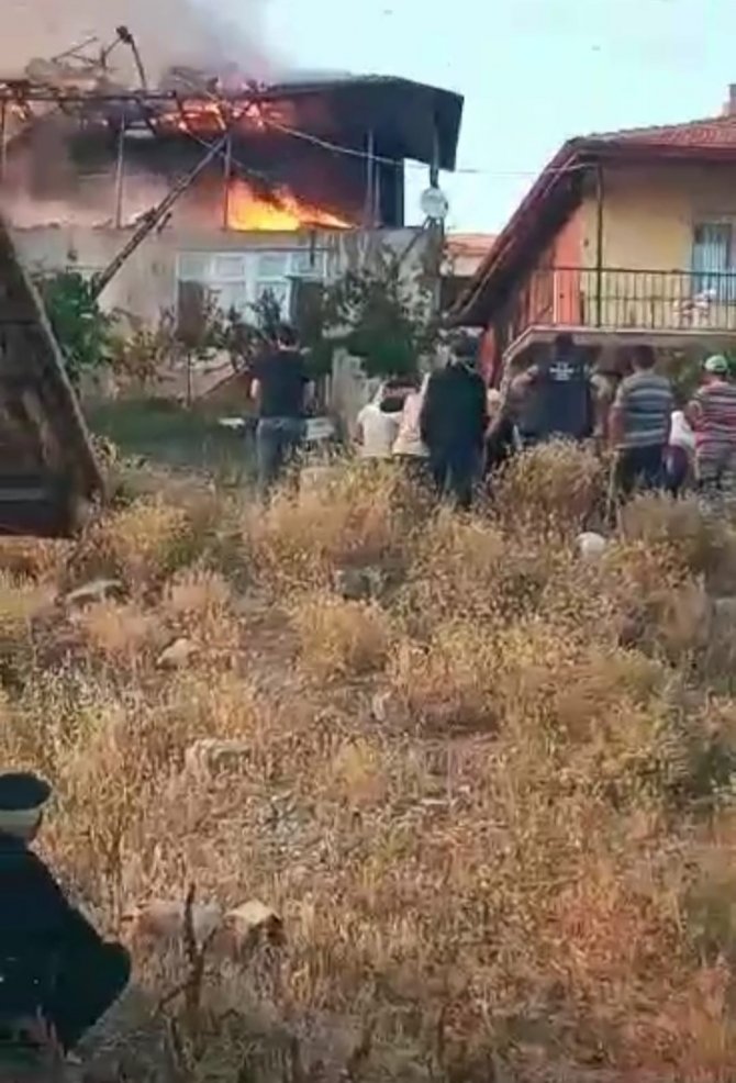 Şuhut’ta Ev Yangını