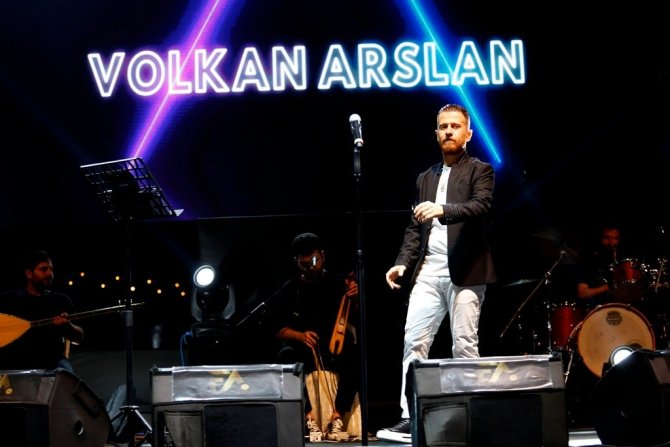 Altınova’da Müzik Ziyafeti Başladı