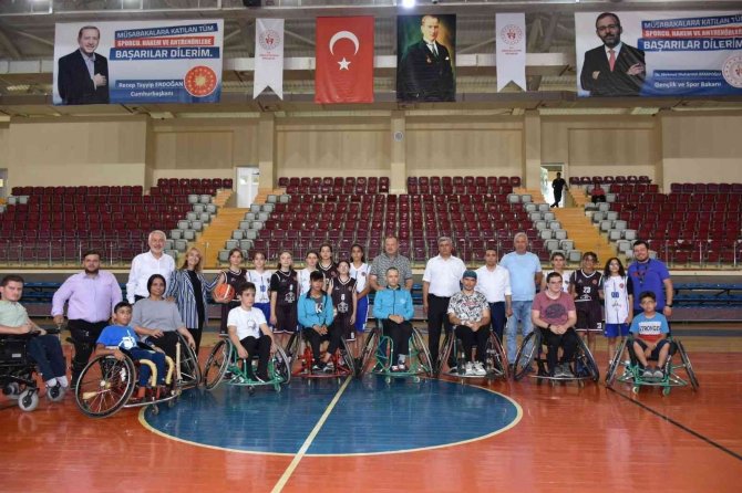 Engelli Sporcularla Farkındalık Maçı Yaptılar