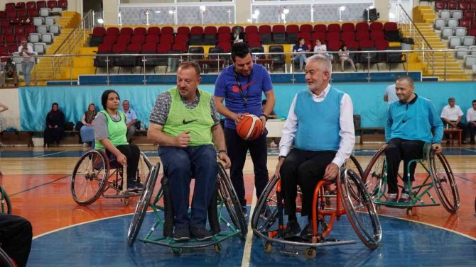 Engelli Sporcularla Farkındalık Maçı Yaptılar