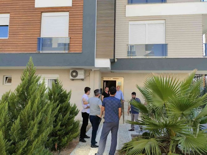 Ceset Kokusu İhbarıyla Girdiler, Su Baskını Çıktı