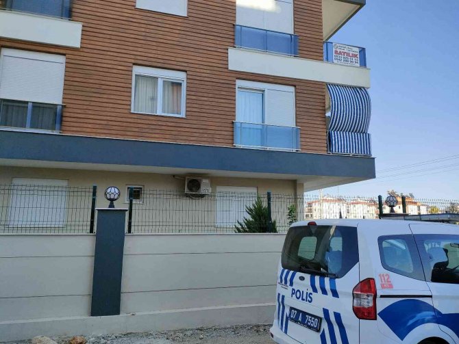 Ceset Kokusu İhbarıyla Girdiler, Su Baskını Çıktı