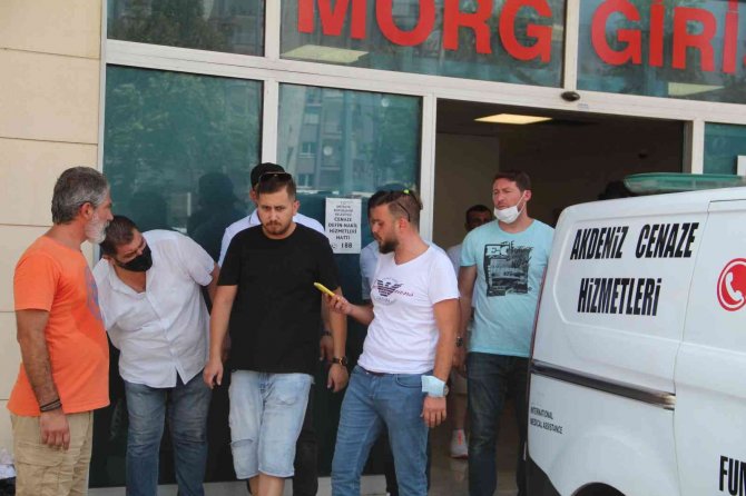 Alev Alan Otomobilde Hayatını Kaybeden Gencin Cenazesi Morgtan Alındı