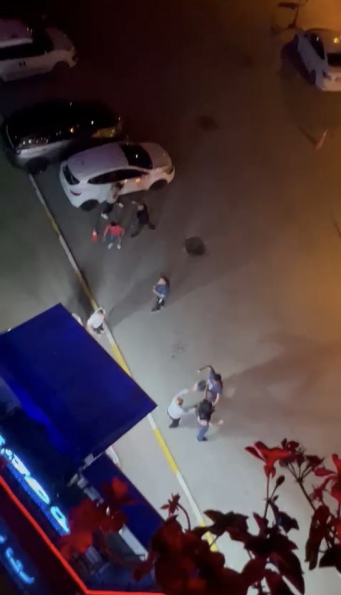 Avcılar’da Tekmeli Tokatlı "Laf Atma" Kavgası Kamerada