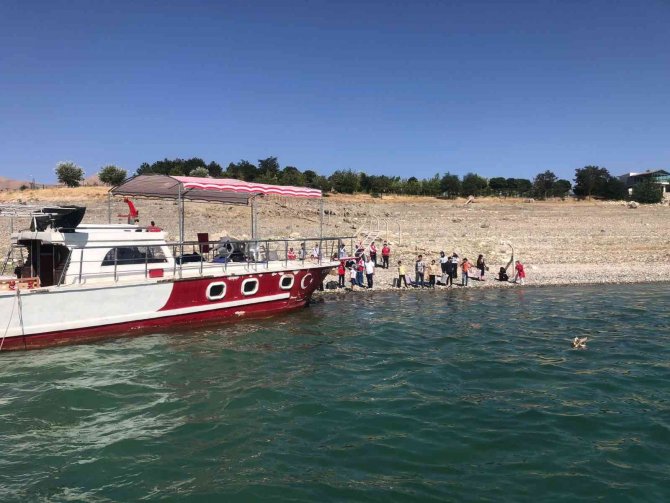 Barajda Mahsur Kalan Vatandaşları Jandarma Kurtardı