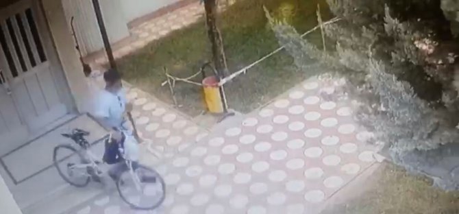 Batman’da Bisikletli Hırsız Kameraya Takıldı