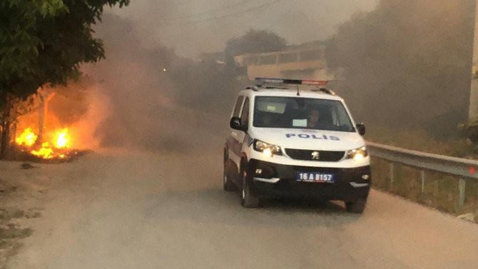 Bursa’da Çalılık Alanda Çıkan Yangın Paniğe Sebep Oldu