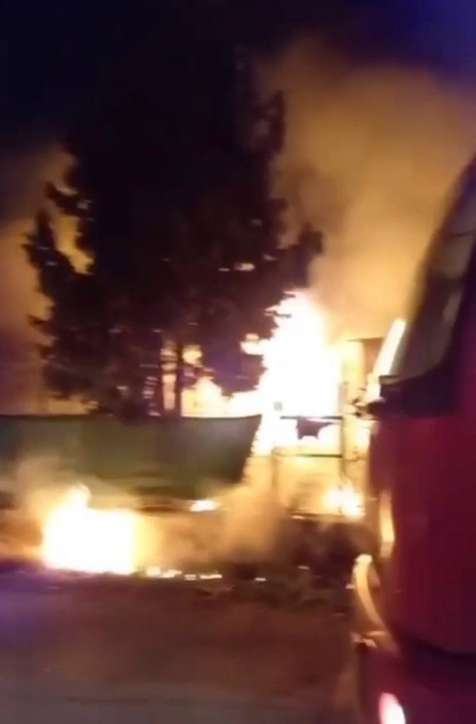 Bursa’da Trafo Bomba Gibi Patladı, Alevler Fabrikaya Sıçramadan Söndürüldü