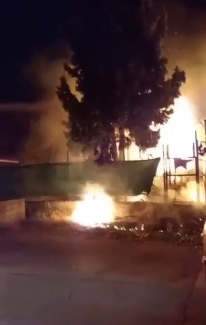 Bursa’da Trafo Bomba Gibi Patladı, Alevler Fabrikaya Sıçramadan Söndürüldü