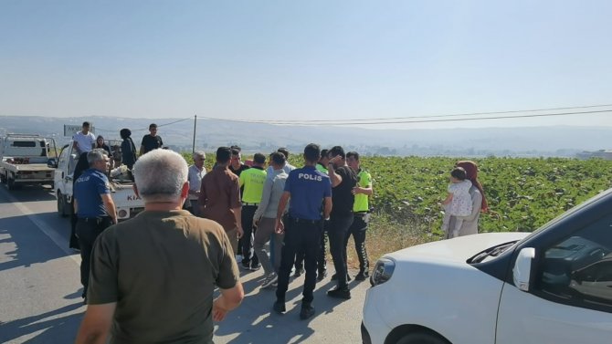 İ̇nsan Dolu Kamyonet Trafikten Men Edilince Ortalık Karıştı