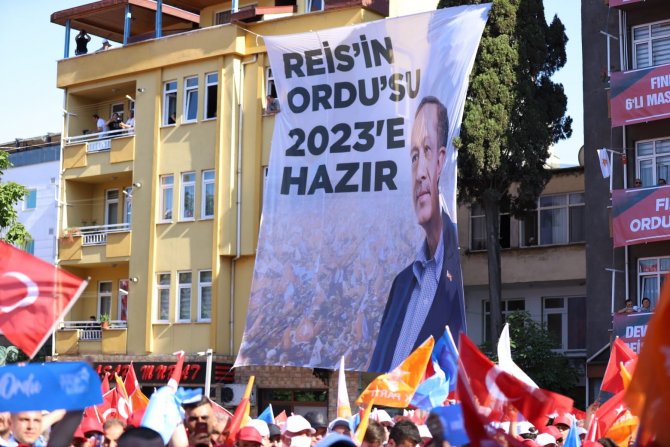 Ordu’da Pankartların Dili: “Fındık Dalda Tekleme, 6’lı Masa Ordu’dan Oy Bekleme”