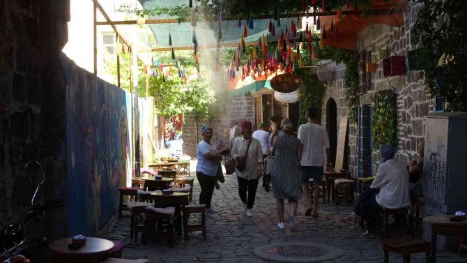 Çocukluktan İtibaren Güneşe Maruz Kalmak Cilt Kanseri İçin Ciddi Bir Risk Faktörü