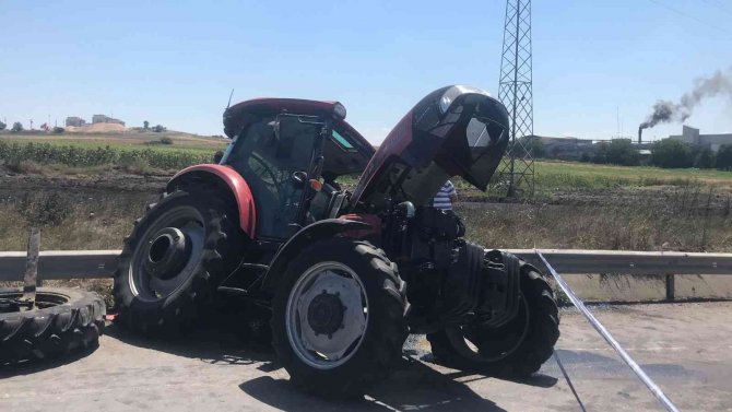 Traktöre Çarpan Tır Sürücüsü Öldü