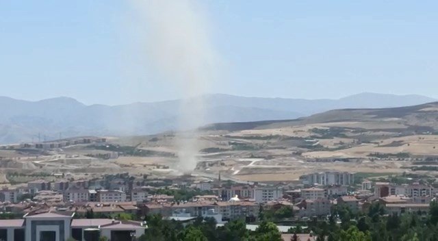 Elazığ’da Çıkan Hortum Korkuttu