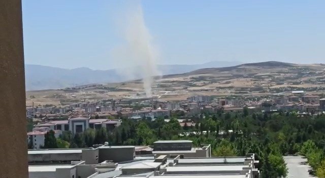 Elazığ’da Çıkan Hortum Korkuttu