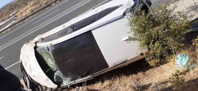 Elazığ’da Otomobil Yan Yattı: 1 Yaralı