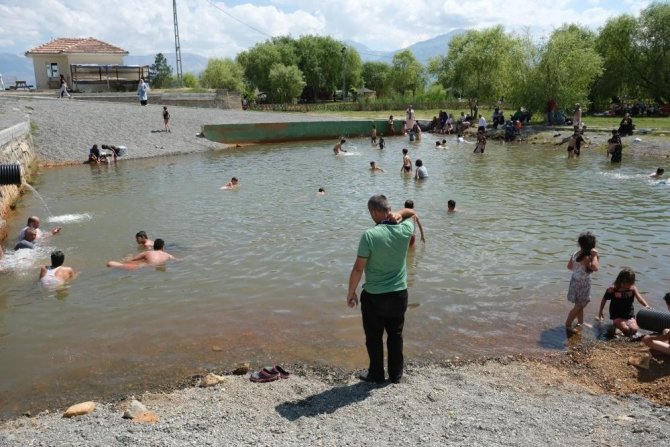 Sıcaktan Bunalan Vatandaşlar Soluğu ‘Ekşisu’da Aldı
