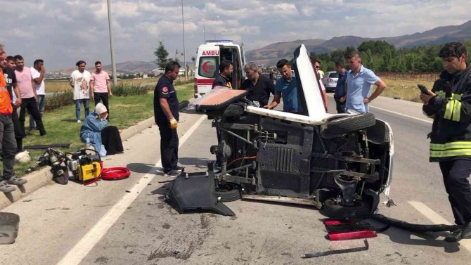 Erzurum’da Otomobil Takla Attı