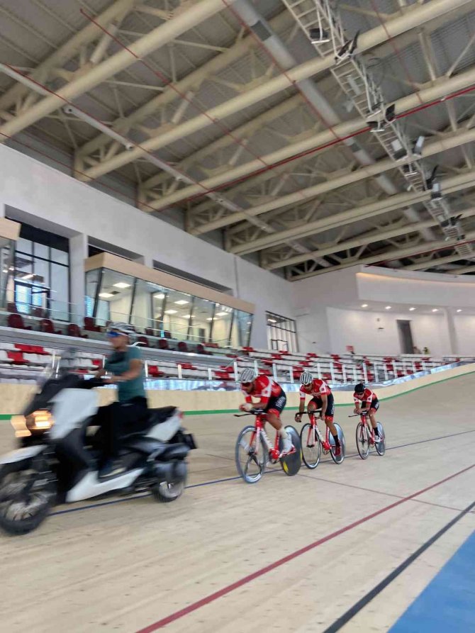 Yeni Bisikletçilerin Yetişmesi İçin Velodromlara Ağırlık Verilecek