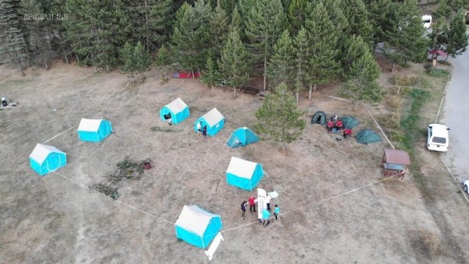 Doğaseverler Kamp Ve Doğanın Tadını Çıkardı