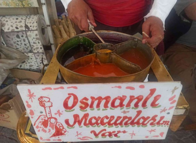 Osmanlı Kültürünü Yaşatmak İçin ’Osmanlı Macunu’ Satıyor