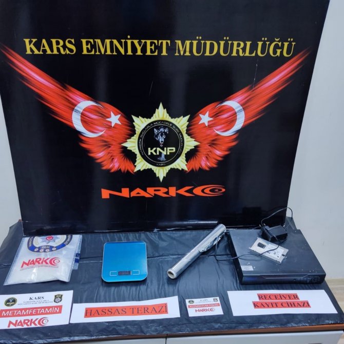 Kars’ta Uyuşturucuyu Narkotik Köpeği Daxo Yakaladı
