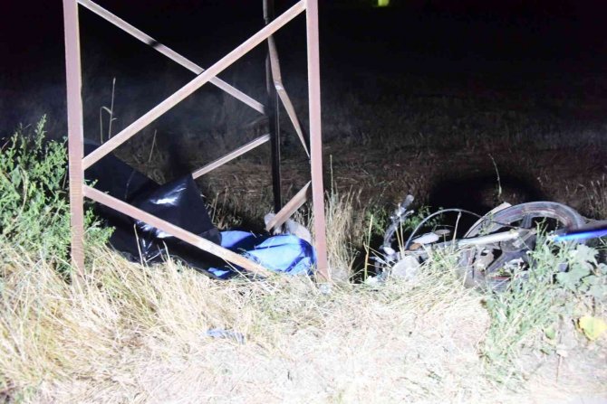 Motosikletiyle Gerilim Hattının Direğine Çarpan Semih, Hayatını Kaybetti