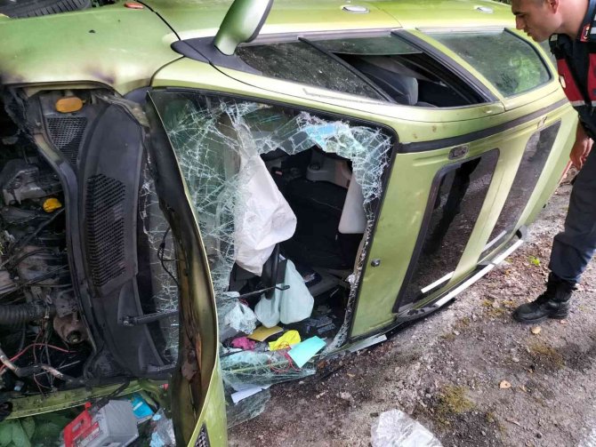 Araç Kaza Yaptı, Motor Kısmında Yangın Çıktı