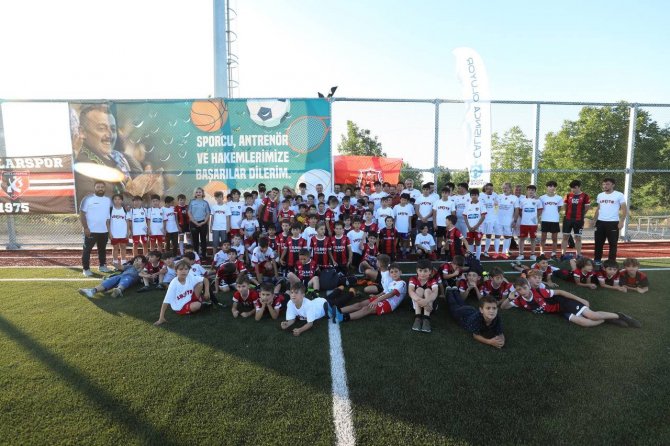 Fıfa Standartlarına Uygun Şekilde İnşa Edilen Spor Tesisi Açıldı