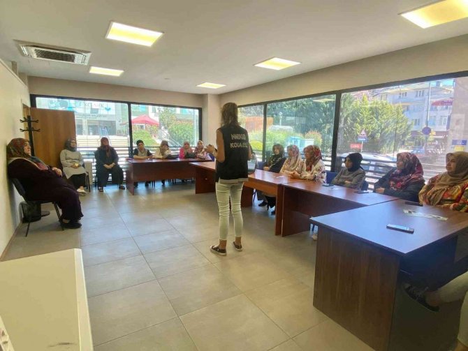 İ̇zmek’li Kadınlara Farkındalık Eğitimi