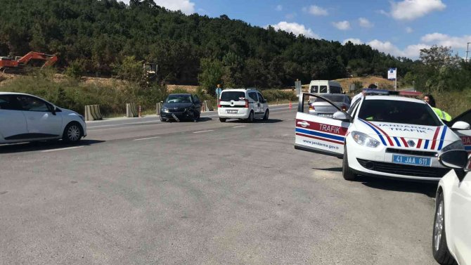 Kandıra Yolunda Kaza: 4 Yaralı
