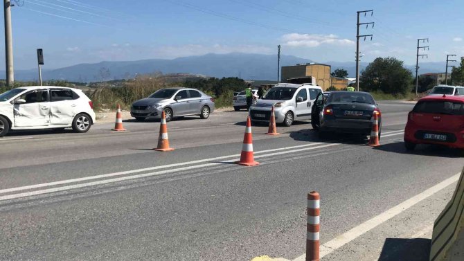 Kandıra Yolunda Kaza: 4 Yaralı