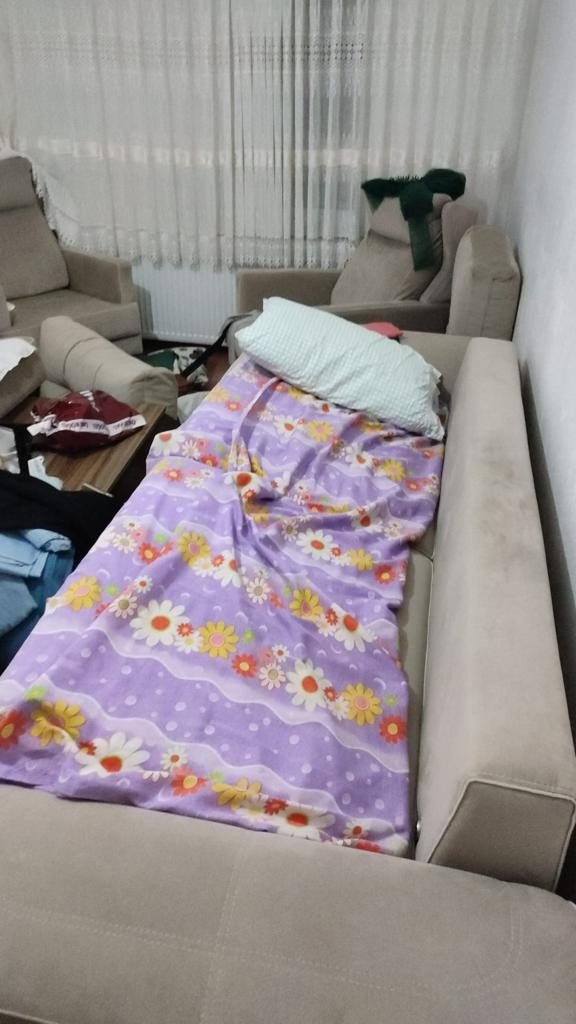 Düğüne Giden Akrabalarının Evinden 510 Bin Tl Değerinde Altın Ve Döviz Çaldılar