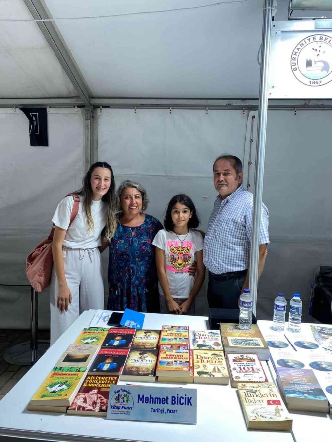 Burhaniyeli Tarihçi Yazar Bicik’e Belediye Teşekkürü