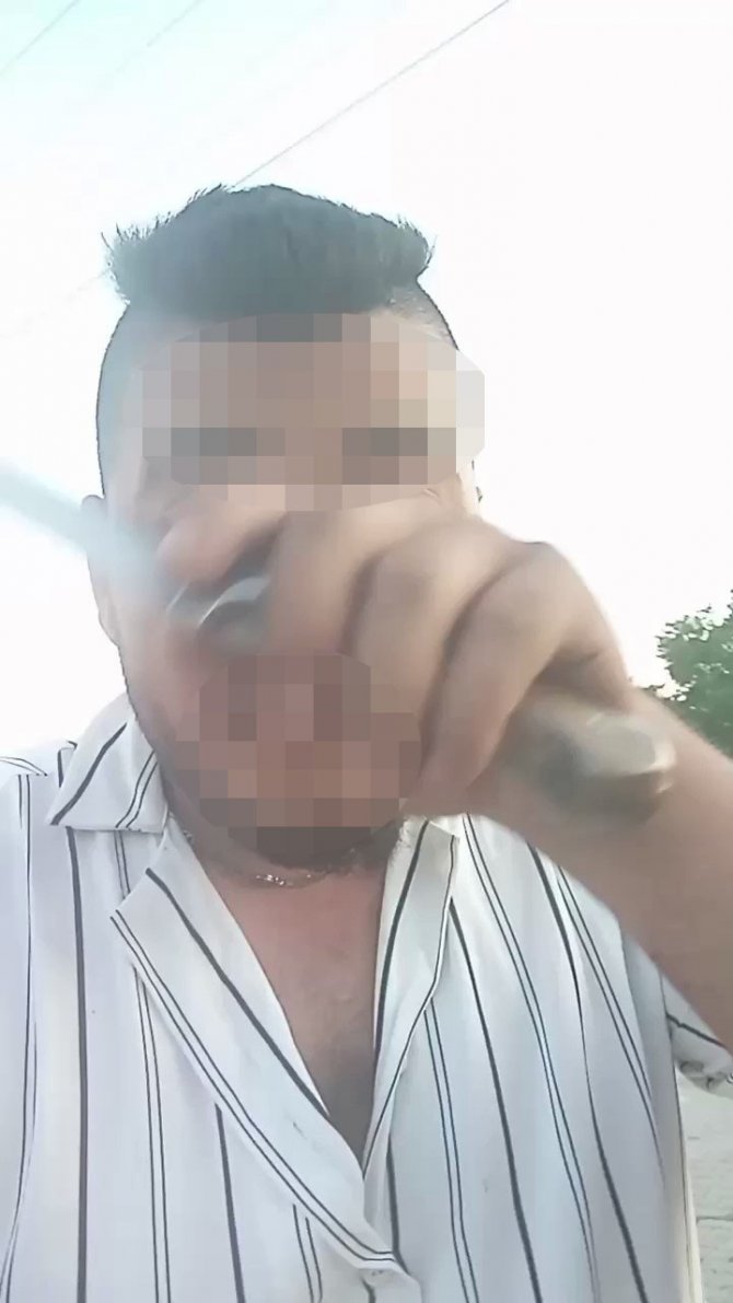 Bıçakla Ağır Yaraladığı Eşinin Hesabından Canlı Yayın Yaptı
