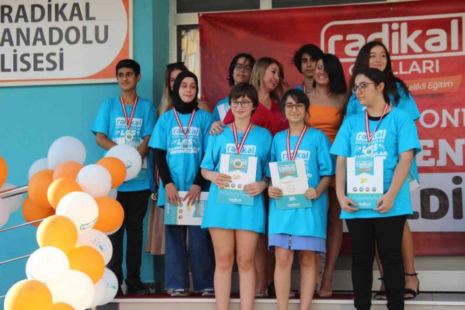 Radikal Eğitim Kurumları’nda Lgs’de Dereceye Giren Öğrencilere Ödül