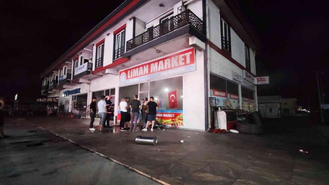 Çıkan Yangında Marketi Küle Dönmekten Böyle Kurtardılar