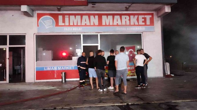 Çıkan Yangında Marketi Küle Dönmekten Böyle Kurtardılar