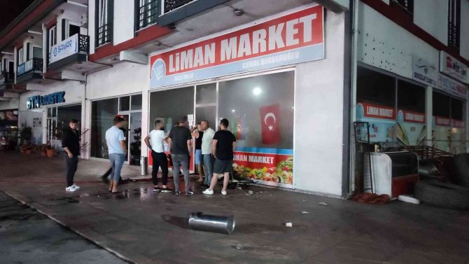 Çıkan Yangında Marketi Küle Dönmekten Böyle Kurtardılar