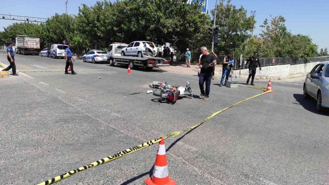 Şanlıurfa’da Tıra Çarpan Motosikletin Sürücüsü Öldü