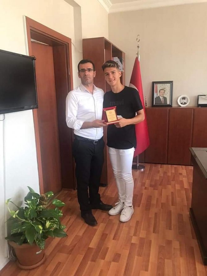 Kaymakam Arıkan Lgs’de Dereceye Giren Öğrencileri Tebrik Etti