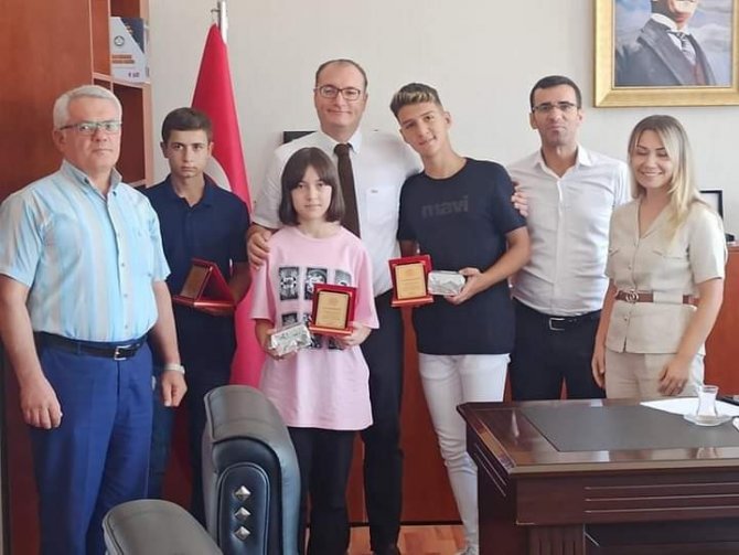 Kaymakam Arıkan Lgs’de Dereceye Giren Öğrencileri Tebrik Etti