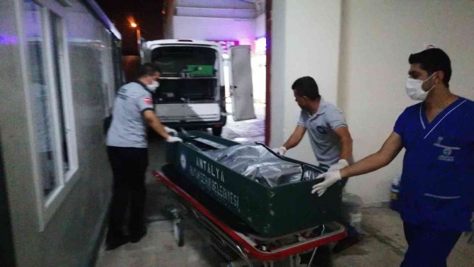 Motosikletler Çarpıştı, Yoldan Geçen Motosiklet Ehliyetli Otomobil Sürücüsü Yere Savrulan Yaralılara Çarptı: 1 Ölü