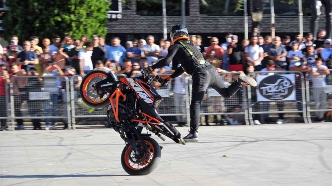 Motosiklet Festivalinde Adrenalin Dolu Anlar