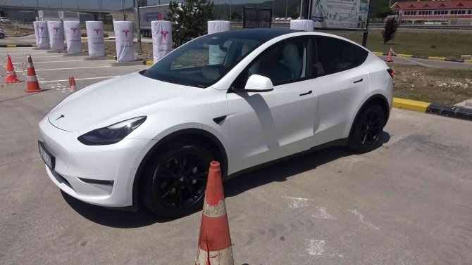 Tesla Otomobil Sahipleri Şarj İstasyonunu Mangal Partisiyle Kutlayacak