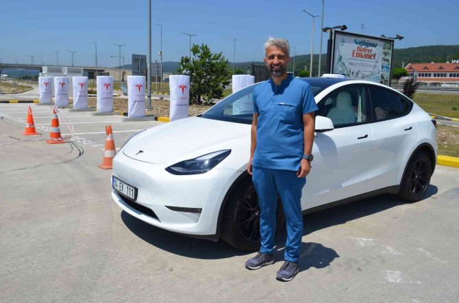 Tesla Otomobil Sahipleri Şarj İstasyonunu Mangal Partisiyle Kutlayacak